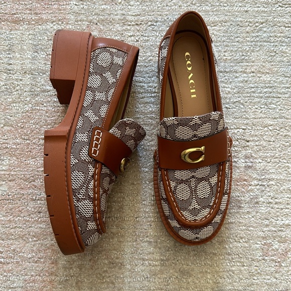 Coach Leah Monogrammed Loafers size 7.5 - Picture 1 of 4